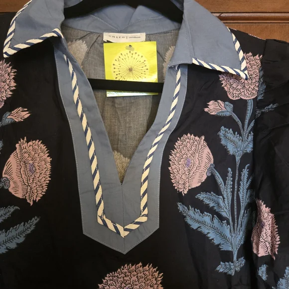 NWT Entro Delta Bloom Floral Blouse with Blue Accents - Picture 6 of 8
